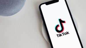 Istri Polisi Ditetapkan Jadi Tersangka Pencemaran Nama Baik di Tik Tok