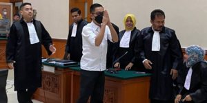 Ikut Masuk Dalam Pusaran Narkoba Teddy Minahasa Tangis AKBP Dody Pecah Bacakan Pembelaan Dalam Sidang