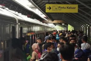 Pemudik Memilih Pulang Kampung Lebih Awal Karna Takut Akan Kehabisan Tiket