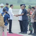 Ketua DPRD Sumbar Sambut Kedatangan Presiden