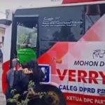 Bus Verry Mulyadi Antarkan Keluarga Korban Erupsi Marapi Menuju Pandam Pakuburan