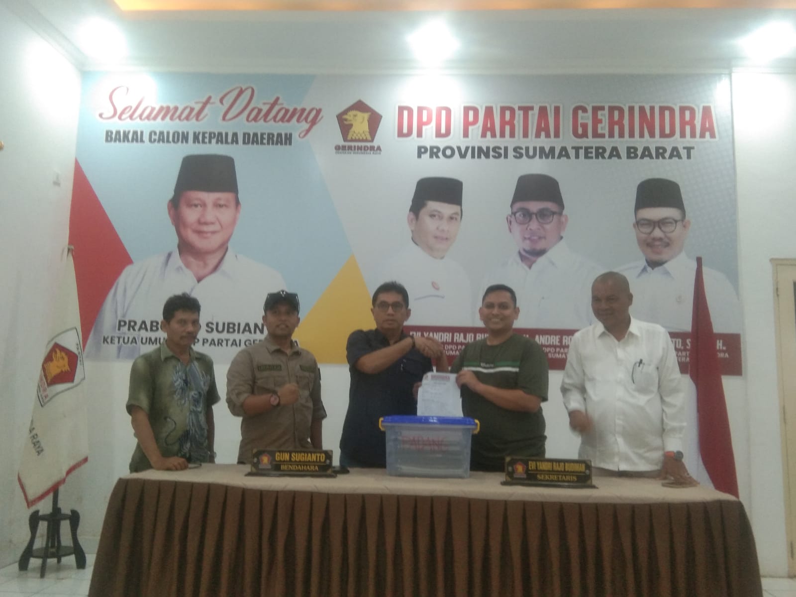 DPC Gerindra Padang Serahkan Berkas Calon Walikota Padang ke DPD Gerindra Sumbar
