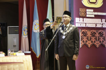 Dr. Ir. Krismadinata, S.T, M.T resmi dilantik menjadi Rektor Universitas Negeri Padang (UNP) periode tahun 2024-2029 pada Rabu (5/6/2024).