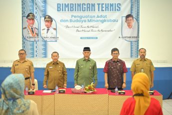 Gubernur Mahyeldi dalam acara Bimtek Penguatan adat dan budaya Minankabau