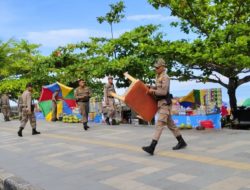 Membandel, Satpol PP Padang Tertibkan PKL di Depan LPC