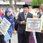 Hadiri Prosesi Penurunan Bendera HUT RI Ke-79, Wakil Ketua DPRD Sumbar Suwirpen Suib Doakan Masyarakat Semakin Sejahtera