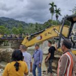 Gerak Cepat Bantu Korban Banjir Nagari Jambak, Welly Suhery Kirim Ekskavator