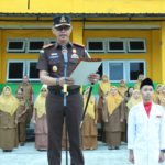 Kejari Pasaman Jadi Pembina Upacara Bendera Di SMAN 1 Lubuk Sikaping, Ingatkan Siswa Siswi  Pentingnya Membangun Kedisiplinan Dan Integritas  Diri Siswa