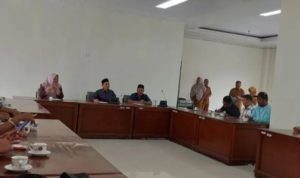 Ketua DPRD Pasaman Tanggapi Aspirasi Puluhan Kontraktor Yang Datangi Gedung DPRD Pasaman Terkait Pembayaran Proyek Tahun Anggaran 2024