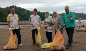 Peringatan Hari Peduli Sampah Nasional 2025 : Forsepsi Turut Sukseskan Aksi Bersih-Bersih Pantai Air Manis