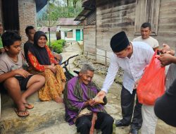 Tunjukkan Kepedulian Nyata, H. Parulian Daliminthe Blusukan Dan Berbagi Takjil Di Taluk Ambun Duo Koto