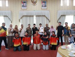 Bangga Jadi Anak Pasaman! Fadhlan Rusli Raih Emas PON XXII, Disambut Haru oleh Bupati Welly