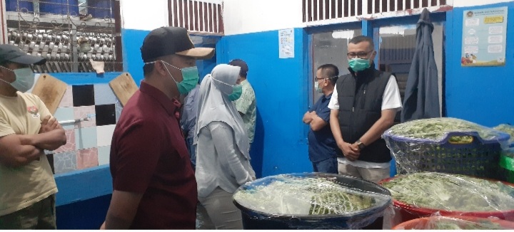 Foto Pengecekan Bahan Bahan Makanan yang akan di masak