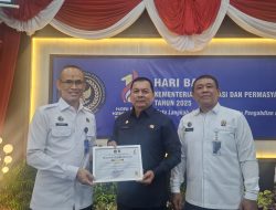 Bupati Pasaman Welly Suhery Terima penghargaan dari Kakanwil Kementrian Imigrasi dan Pemasyarakatan